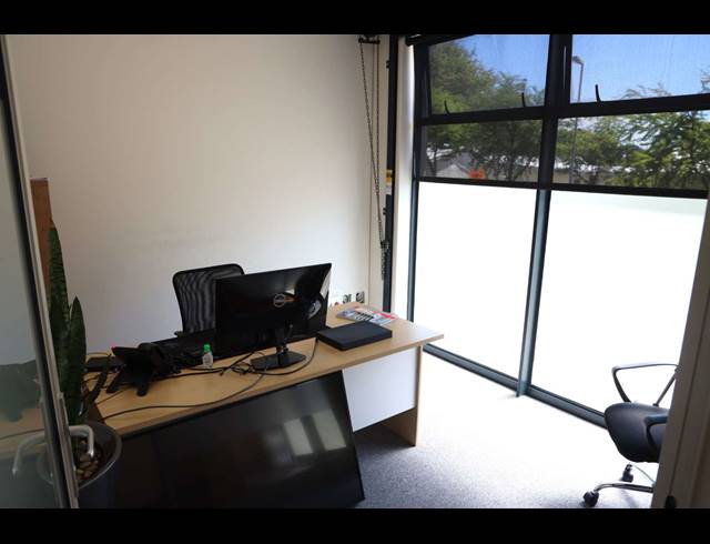375M² OFFICE RENTED IN WESTLAKE